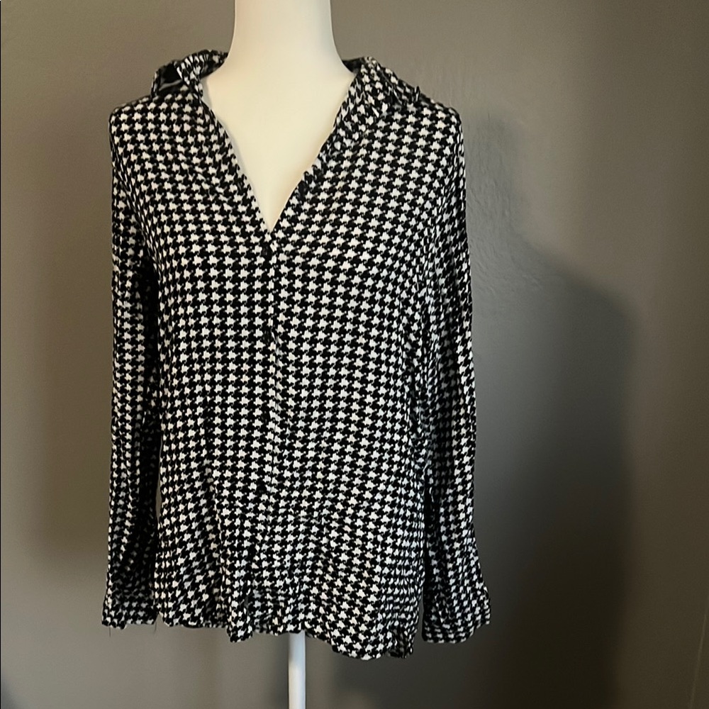 Black and White Houndstooth Women's Top